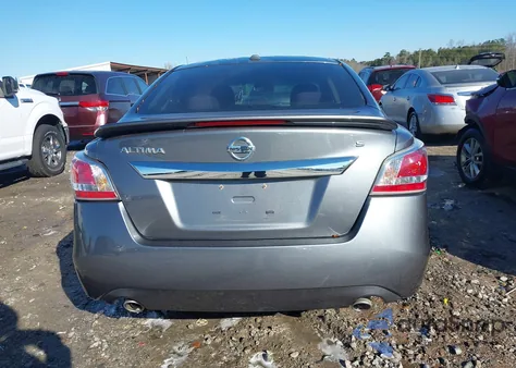 2015 Nissan Altima 2.5 z USA, uszkodzony, nr VIN 1N4AL3AP9FC120580